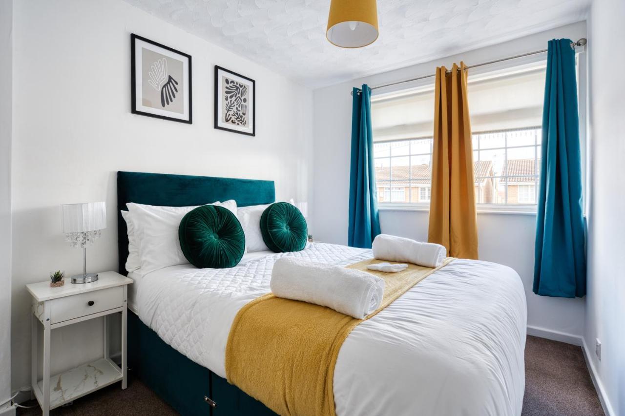 Liverpool Home With Free Parking West Derby Eksteriør bilde