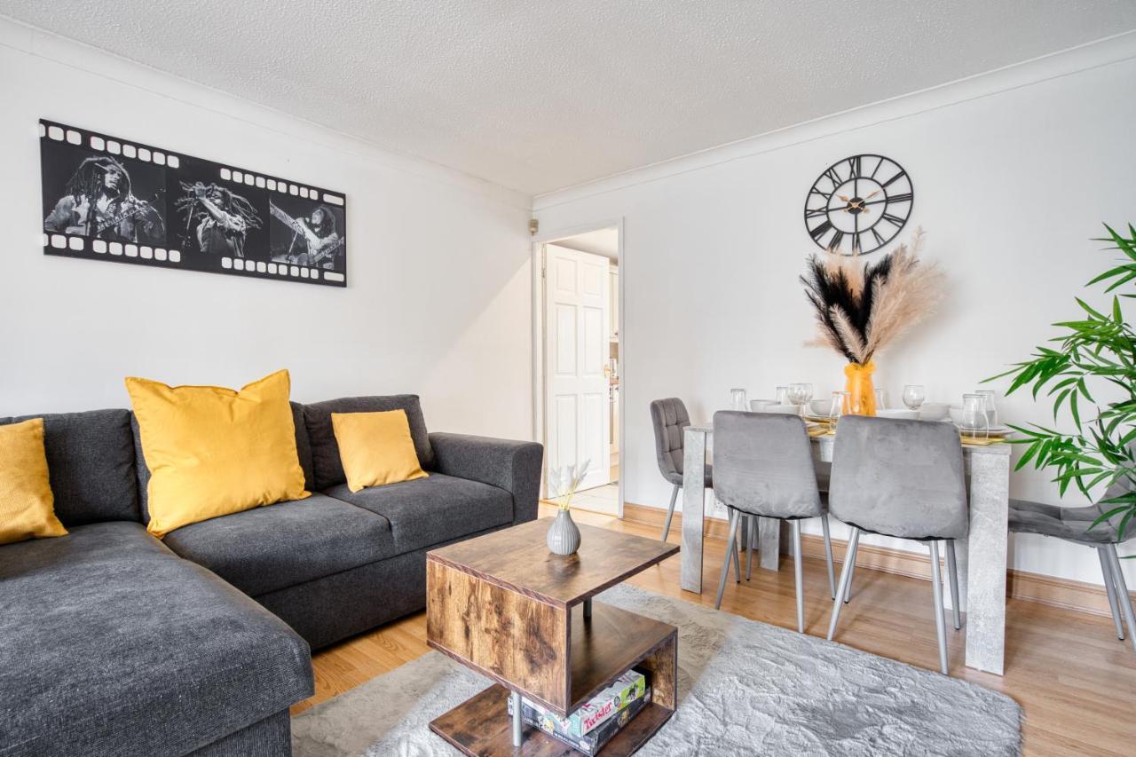 Liverpool Home With Free Parking West Derby Eksteriør bilde