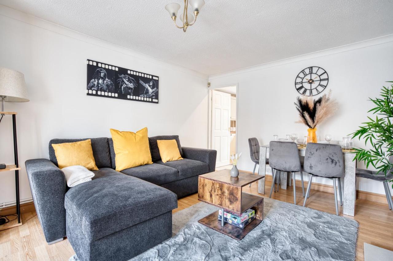 Liverpool Home With Free Parking West Derby Eksteriør bilde
