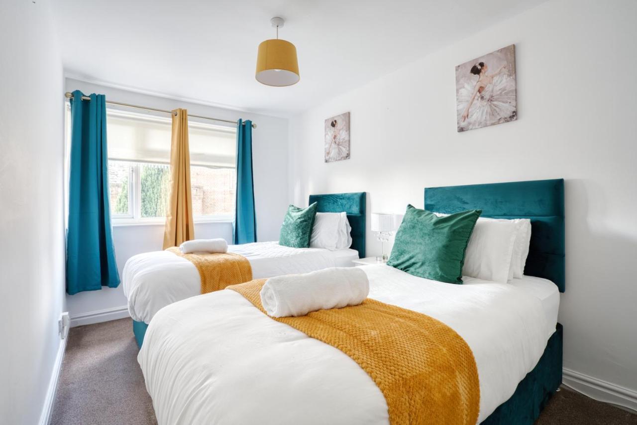 Liverpool Home With Free Parking West Derby Eksteriør bilde