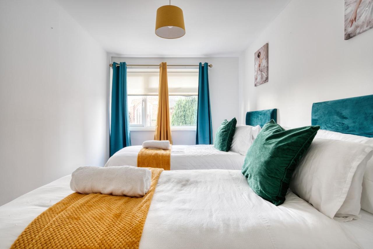 Liverpool Home With Free Parking West Derby Eksteriør bilde