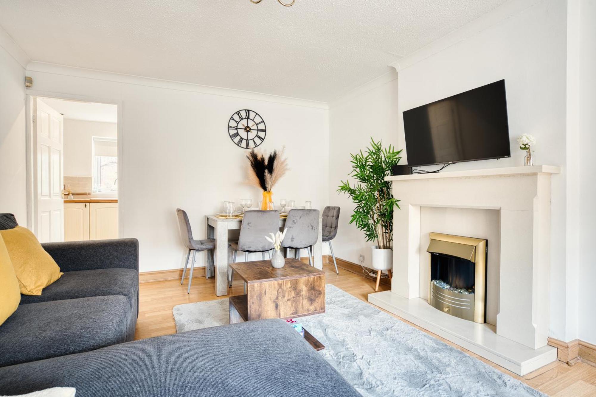 Liverpool Home With Free Parking West Derby Eksteriør bilde